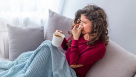 Raffreddore: sintomi e rimedi per farlo passare
