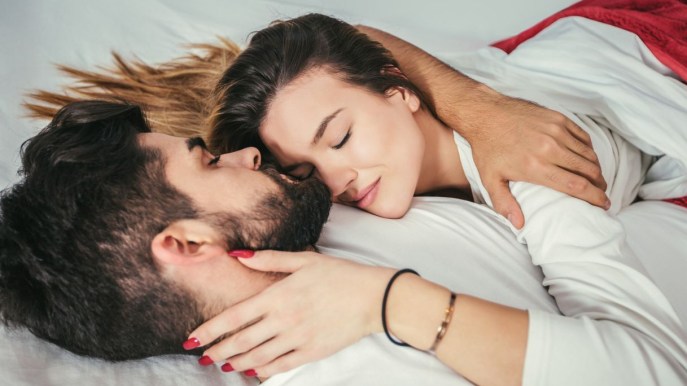 Perché ci si addormenta dopo il sesso (e perché succede di più agli uomini)