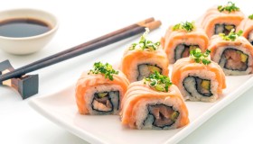 Il sushi fa ingrassare? Consigli per mangiarlo se sei a dieta