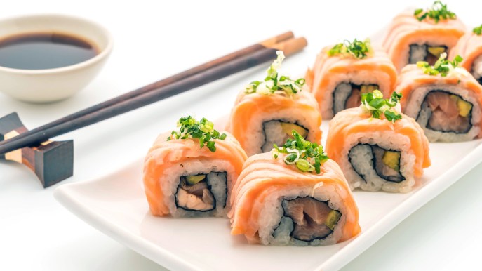 Il sushi fa ingrassare? Consigli per mangiarlo se sei a dieta