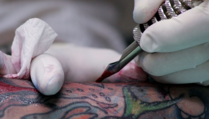 Cancellare i tatuaggi con il cover up