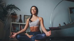 Come praticare yoga: le posizioni, l’abbigliamento, il luogo giusto