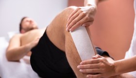 Maschi con le gambe depilate: vi piacciono o no?