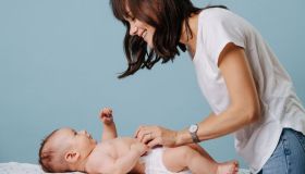 Come cambiare il pannolino al neonato in modo corretto e veloce