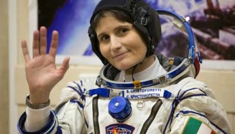 Samantha Cristoforetti, il primo saluto dallo spazio è per la mamma