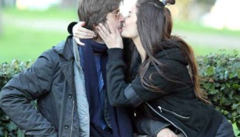 Kim Rossi Stuart e Ilaria Spada, un bacio all’improvviso