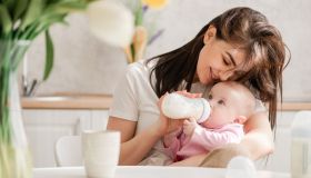 Allattamento artificiale: una guida pratica per le neomamme