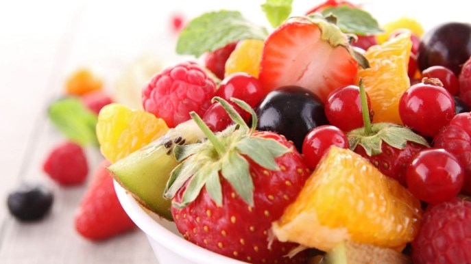 Meglio mangiare la frutta prima o dopo il pasto?