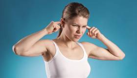 Acufene: 4 rimedi naturali contro i fischi nelle orecchie