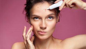 7 consigli smart e alla portata di tutte per capelli al top anche in estate