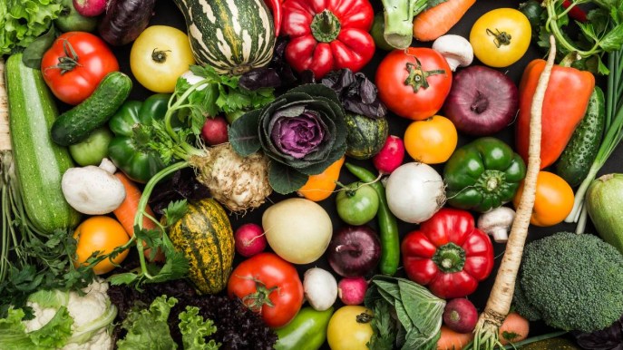 Frutta e verdura fuori stagione: perché non mangiarle e cosa preferire
