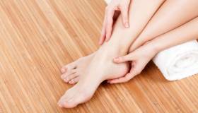 Talloni screpolati: i migliori rimedi fai da te