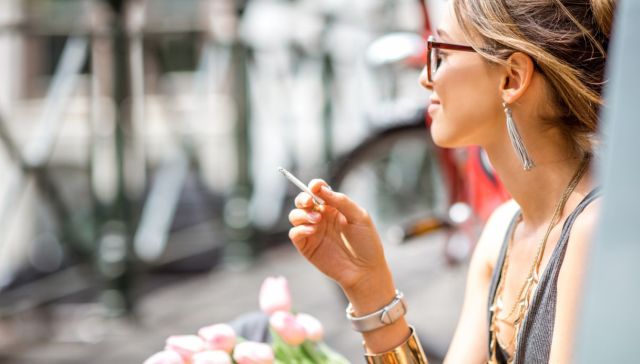 si puo fumare la sigaretta elettronica in allattamento Posso allattare se fumo?” 🚬 La nicotina passa nel latte 🕐 Raggiunge il  picco in 3-6 minuti ⏳ Impiega fino a 10 ore per essere eliminata ❗ Anche le  sigarette elettroniche non main image 1