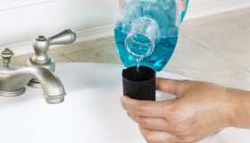 Collutorio: non solo igiene orale. Gli utilizzi che non conoscevi