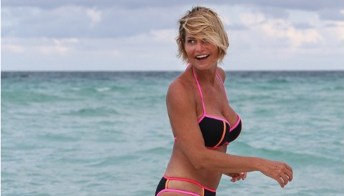 Simona Ventura in bikini a 51 anni