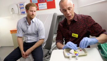 Il principe Harry fa il test dell’HIV