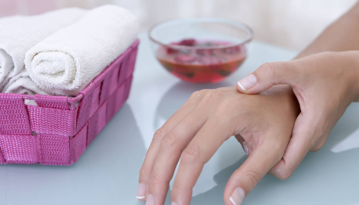 Automassaggio delle mani: benefici e come eseguirlo