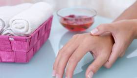 Automassaggio delle mani: benefici e come eseguirlo