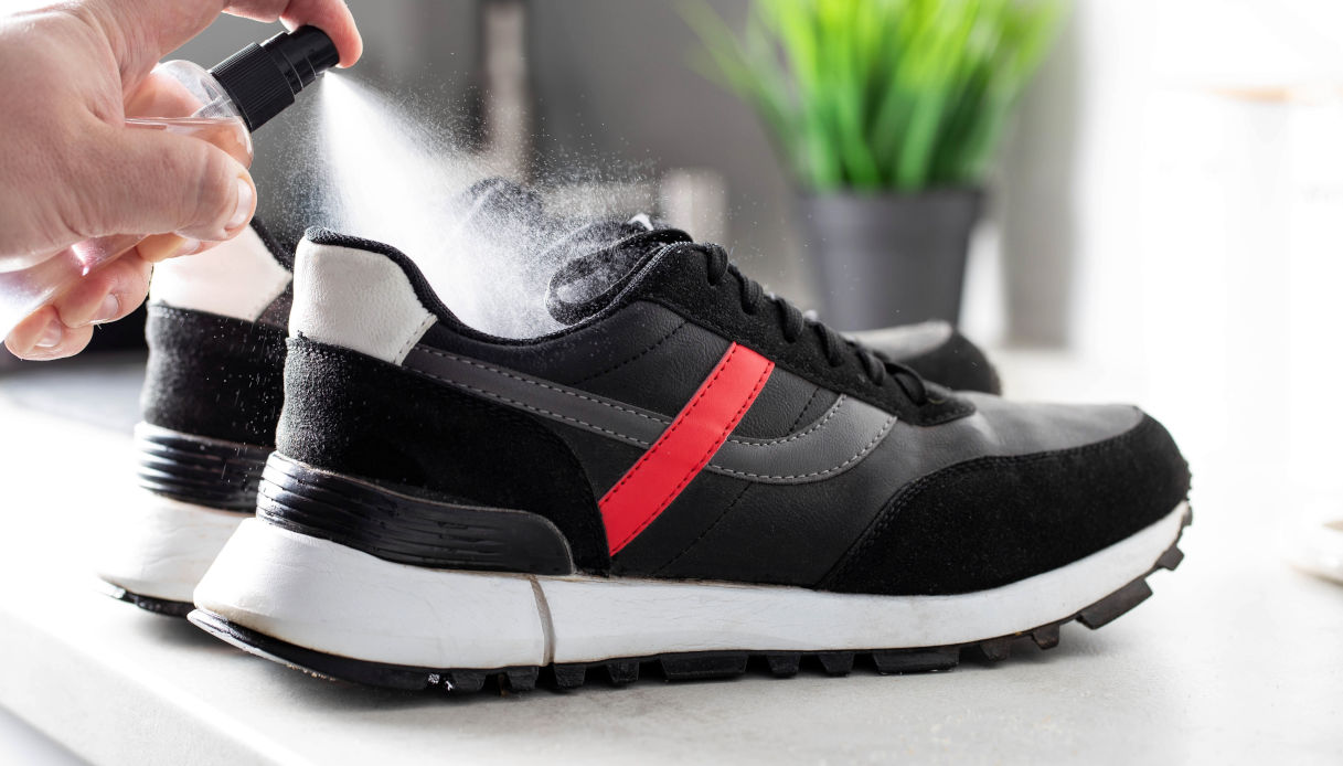 Come togliere la puzza dalle scarpe: metodi efficaci
