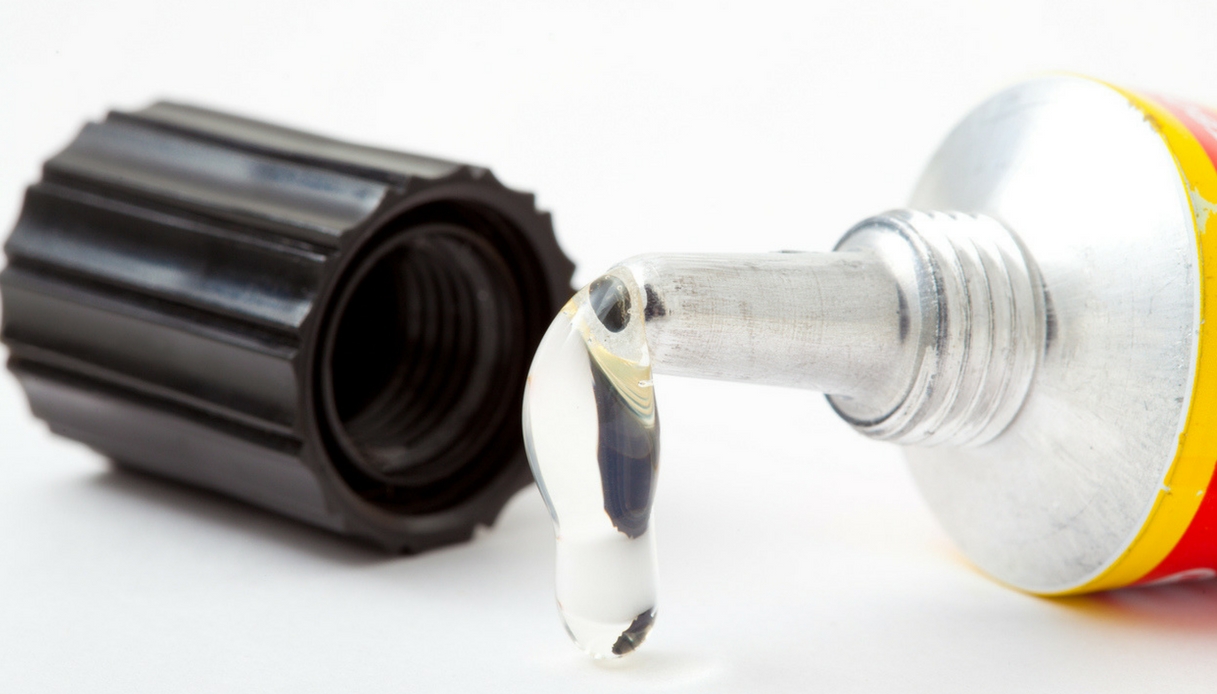 Come Togliere La Colla Attak Dalla Plastica