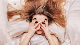 8 errori che fai quando ti lavi i capelli senza saperlo