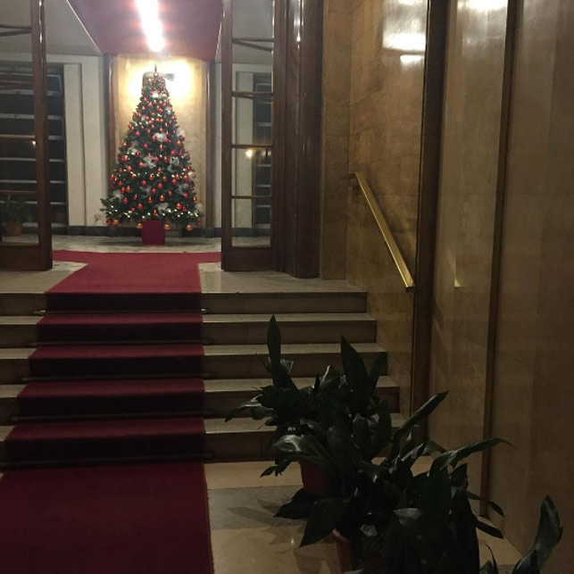 La Casa Di Adriana Vole L Androne Del Palazzo Ai Parioli Dilei