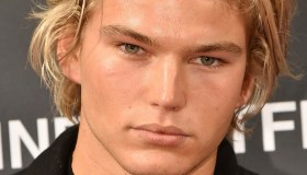 Jordan Barrett, il modello più bello del mondo, fiamma di Bella Hadid
