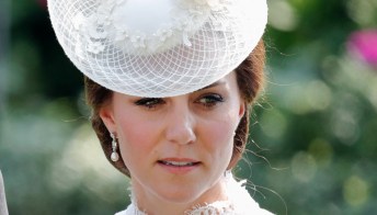 Kate Middleton con l’abito di pizzo bianco al Royal Ascot