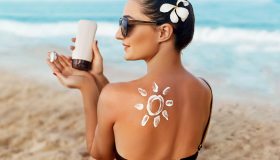 Come riciclare le creme solari: 6 modi utili per non sprecarle