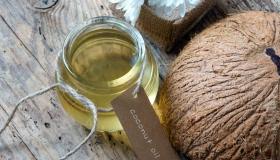 Olio di cocco: 7 modi super smart per usarlo sul corpo e avere una pelle da favola