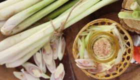 Olio essenziale di lemongrass contro stress e acne
