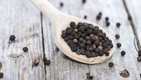 Olio essenziale di pepe nero: proprietà, benefici e come si usa