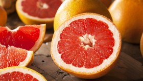 Olio essenziale di pompelmo: proprietà, benefici e come si usa