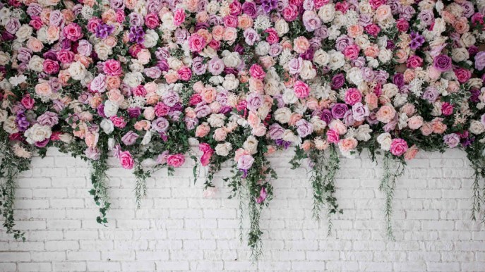 Flower mania: colori e petali invadono le pareti