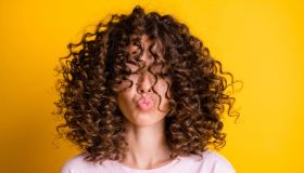 Ricci perfetti e senza crespo? Facilissimo e naturale, con il plopping