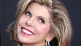Christine Baranski, fascino senza età: come vestirsi bene a 65 anni