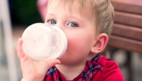 Dopo il primo anno di età è più indicato il latte vaccino o il latte formulato?