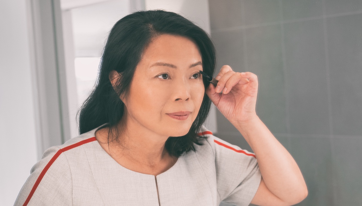 Come truccarsi a 50 anni: consigli ed errori da evitare