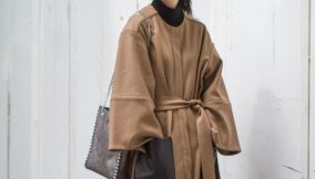 Come indossare il cappotto a vestaglia