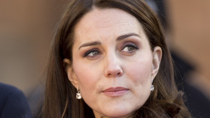 Kate Middleton senza collant fa tendenza. Le regole di Corte sulle calze