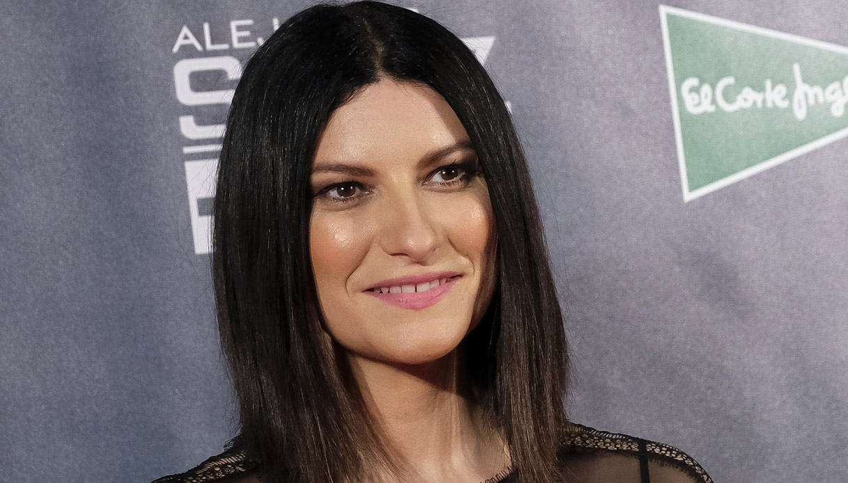 Laura Pausini Me La Sto Facendo Sotto