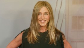 Come portare i capelli a 50 anni: tagli e colori che ringiovaniscono