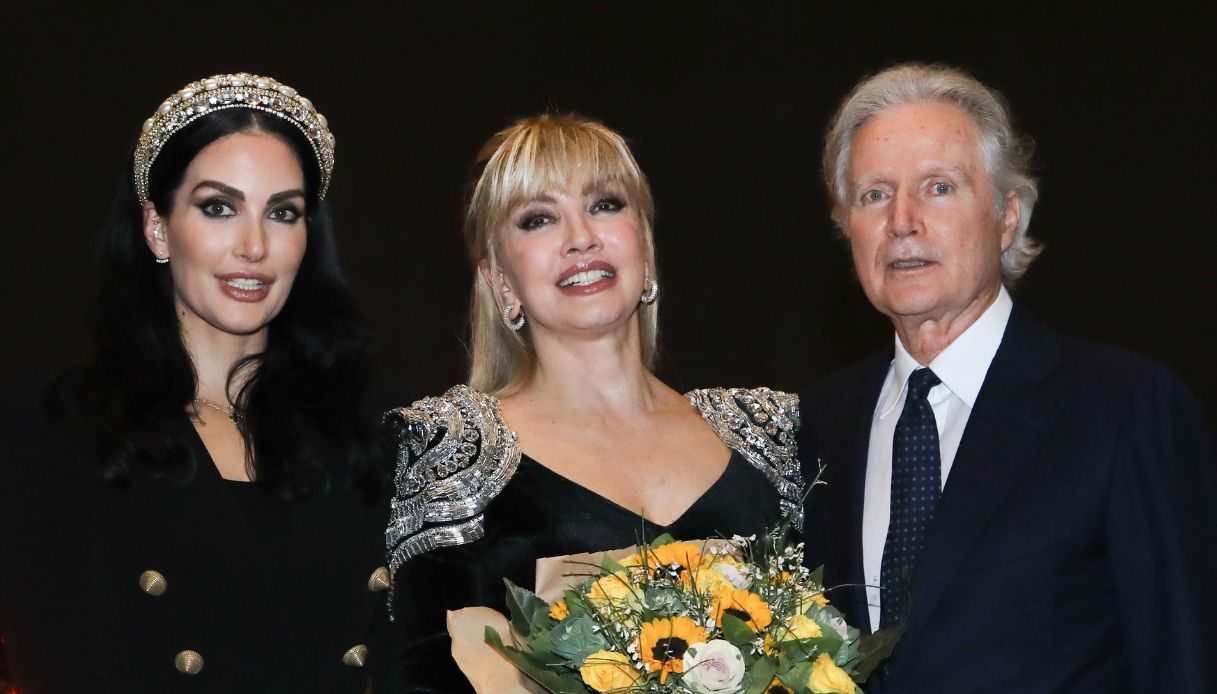 Milly Carlucci con la figlia e il marito