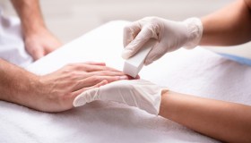 Che cos’è il nail buffer e come si usa per la manicure