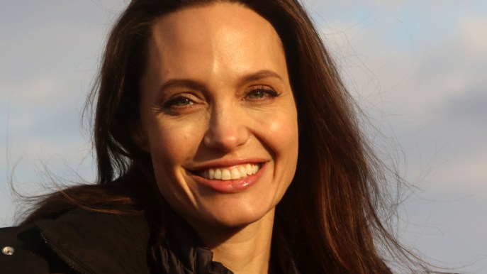 La Jolie ha un nuovo amore: torna a sorridere