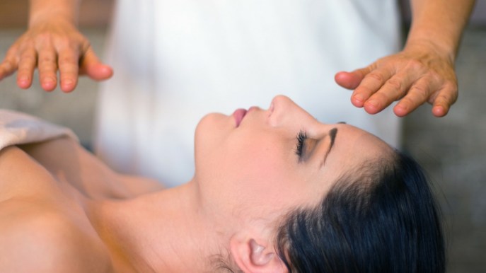 Massaggio Reiki: cos’è, benefici e autotrattamento