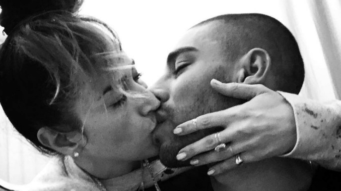 Nina Zilli e Omar Hassan è amore: foto su Instagram del bacio