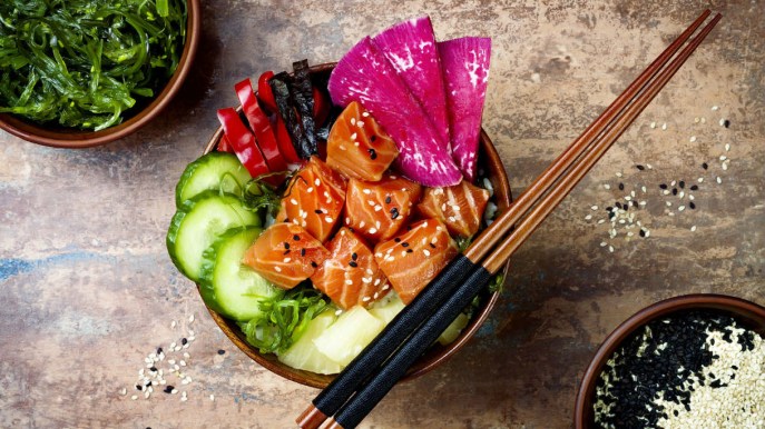 Arriva la poke bowl: il pesce crudo che sostituisce il sushi