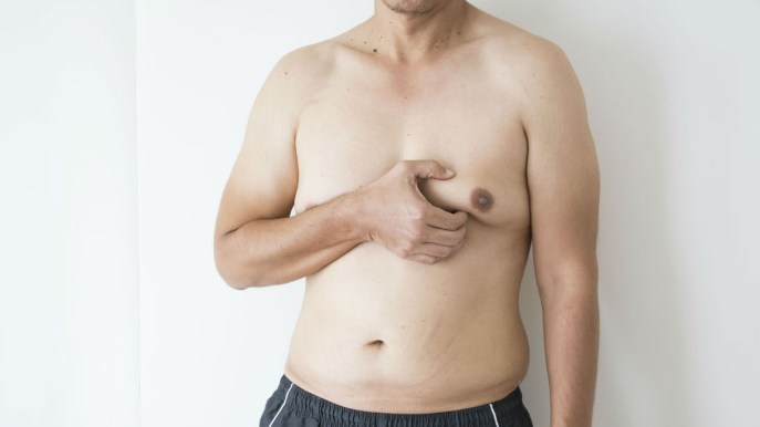 Ginecomastia maschile, il seno negli uomini: cause e rimedi