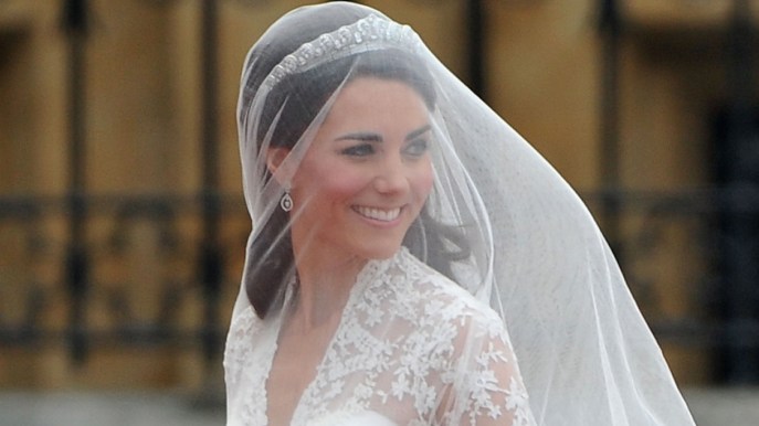 Kate Middleton, l’abito da sposa di HeM costa meno di 200 euro ed è identico al suo